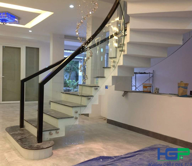 Lan Can Cầu Thang Kính Uốn Cong