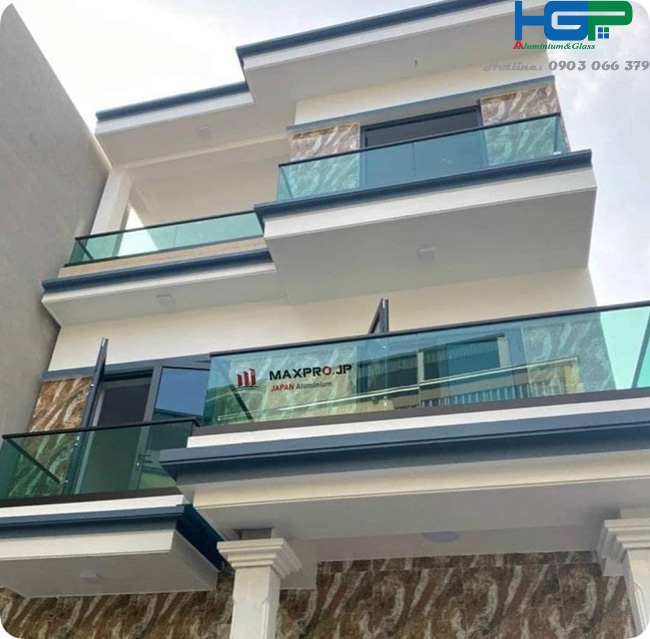 Lan Can Kính Ban Công Tay Vịn Nhôm