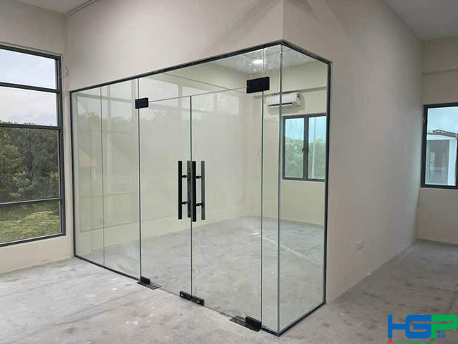 cửa kính bản lề sàn