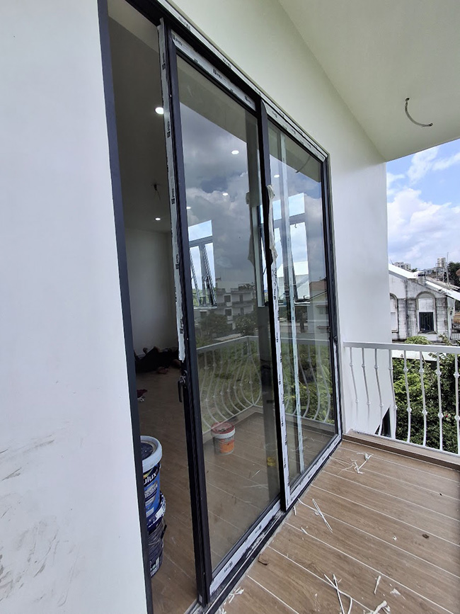 cua nhom di pmi lua 2 canh (2)