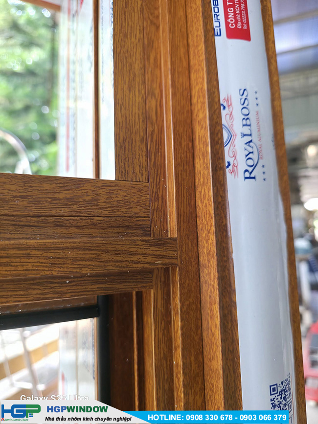  Cửa nhôm ROYALBOSS