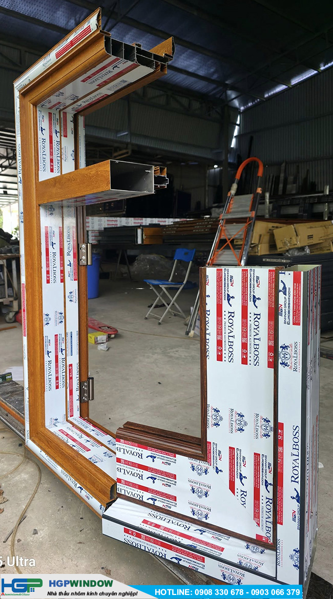 cua nhom Royalboss lien phao van go