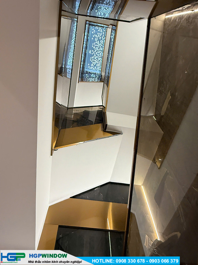 CẦU THANG KÍNH COVER KHUNG INOX
