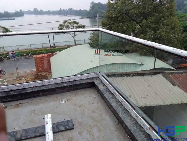 lan cang kính khong trụ