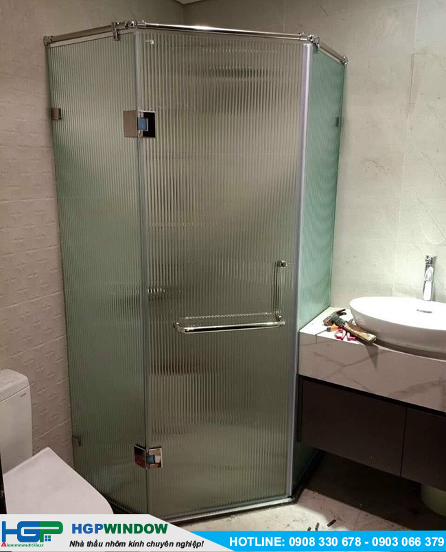 phòng tắm kính mở 135 độ