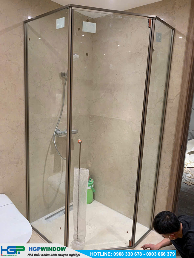 Phòng Tắm Kính 135 Khung Inox