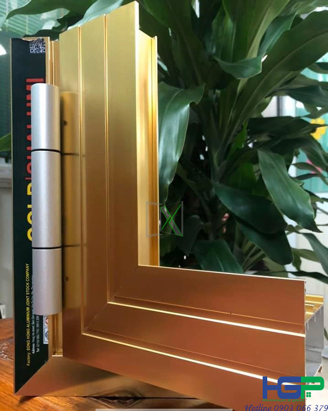cửa nhôm anode màu vàng gold